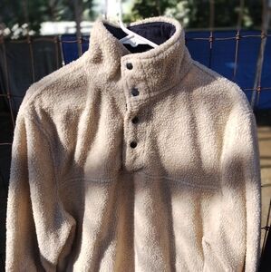 Sherpa fleece by "jacks cabin". Large. Fits me just right and I'm a medium.